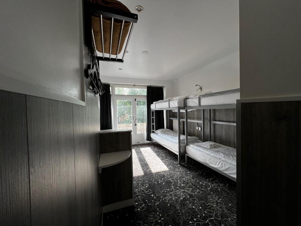 Dormitory Room (6 Adults)